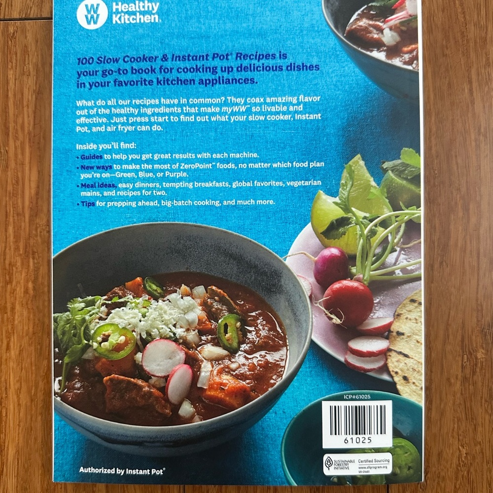 WeightWatchers 100 Slow Cooker & Instant Pot Recipes Cookbook - Picture 2 of 3